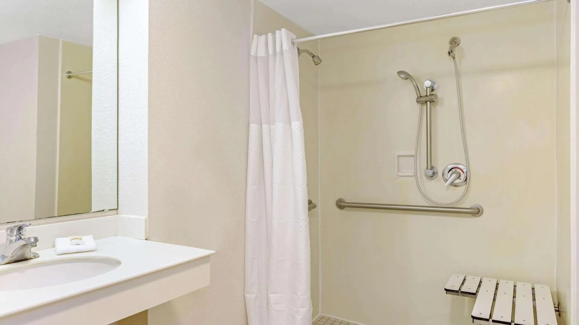 *** Hotel La Quinta Inn By Wyndham Orlando Airport West Verenigde Staten