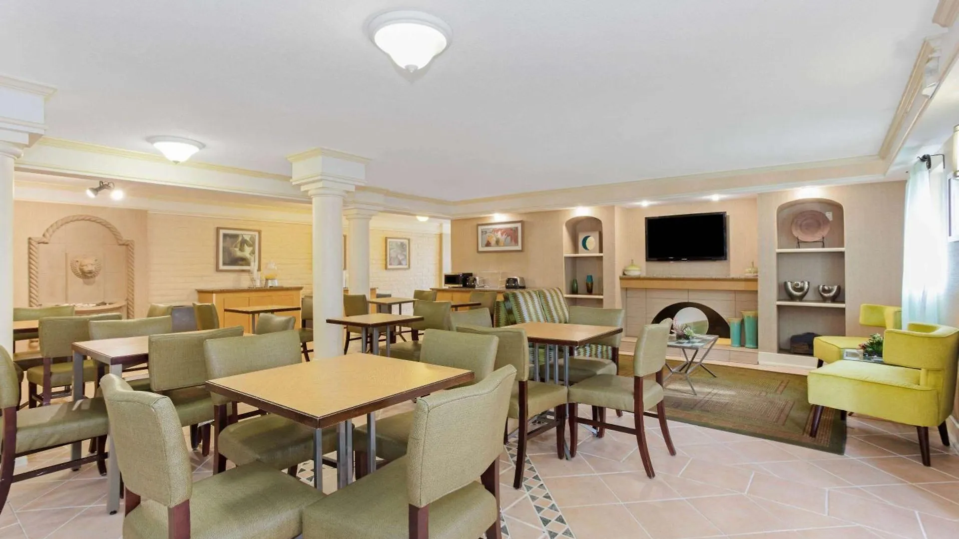 La Quinta Inn By Wyndham Orlando Airport West Hotel