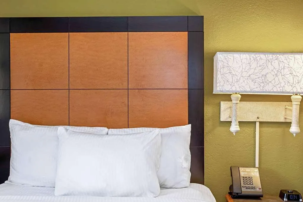 La Quinta Inn By Wyndham Orlando Airport West 3*,